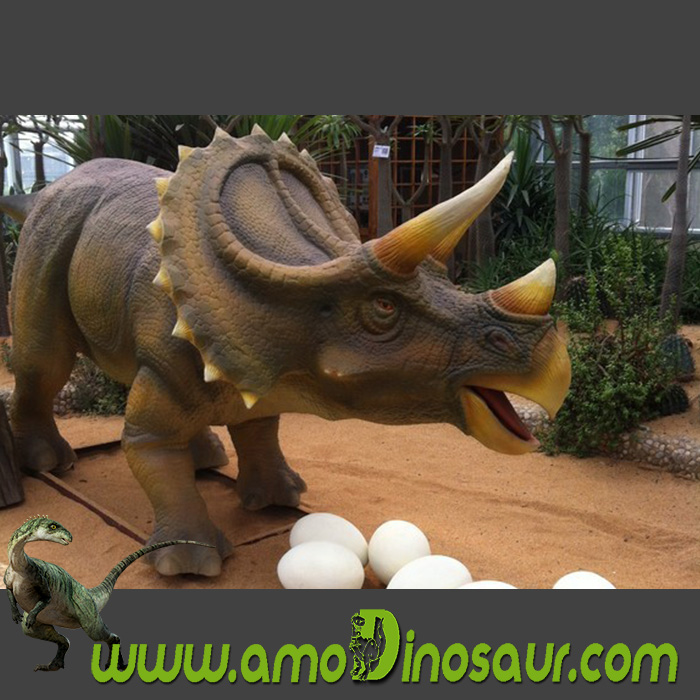 JURASSIC PARK Triceratops - Puppeteering an Animatronic Dinosaur